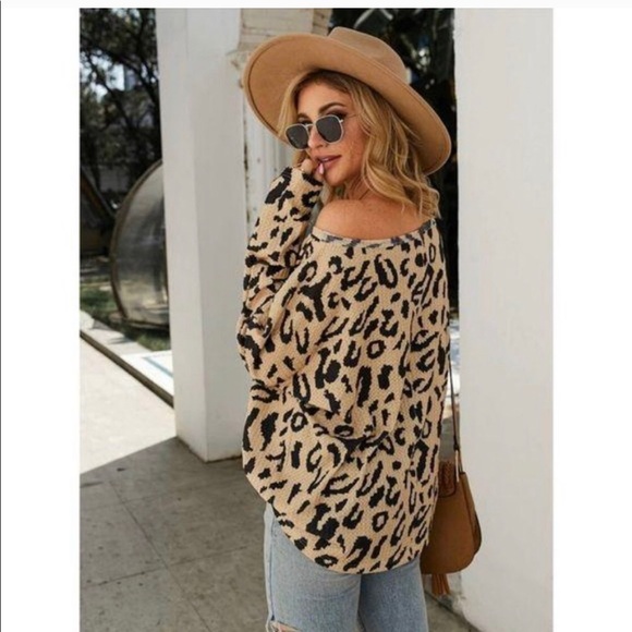 WILA lightweight Leopard off the shoulder knit top - Picture 2 of 5